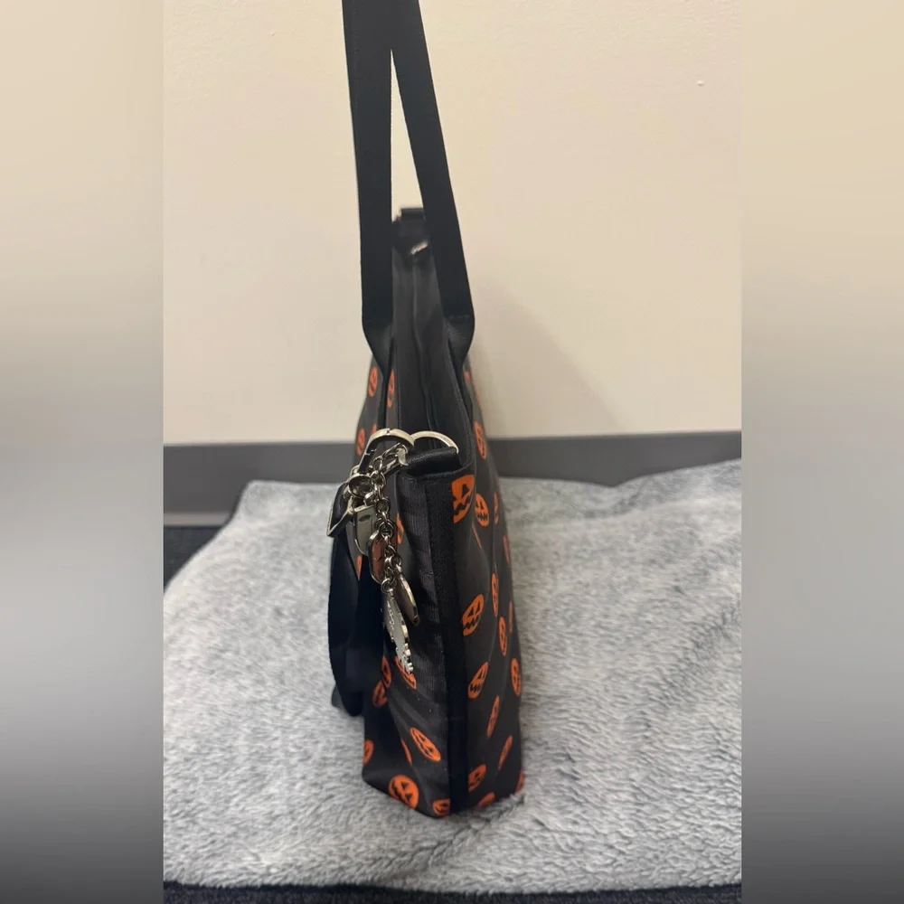 Harvey’s Seatbelt Bag Disney Nightmare Before Christmas - Picture 4 of 12